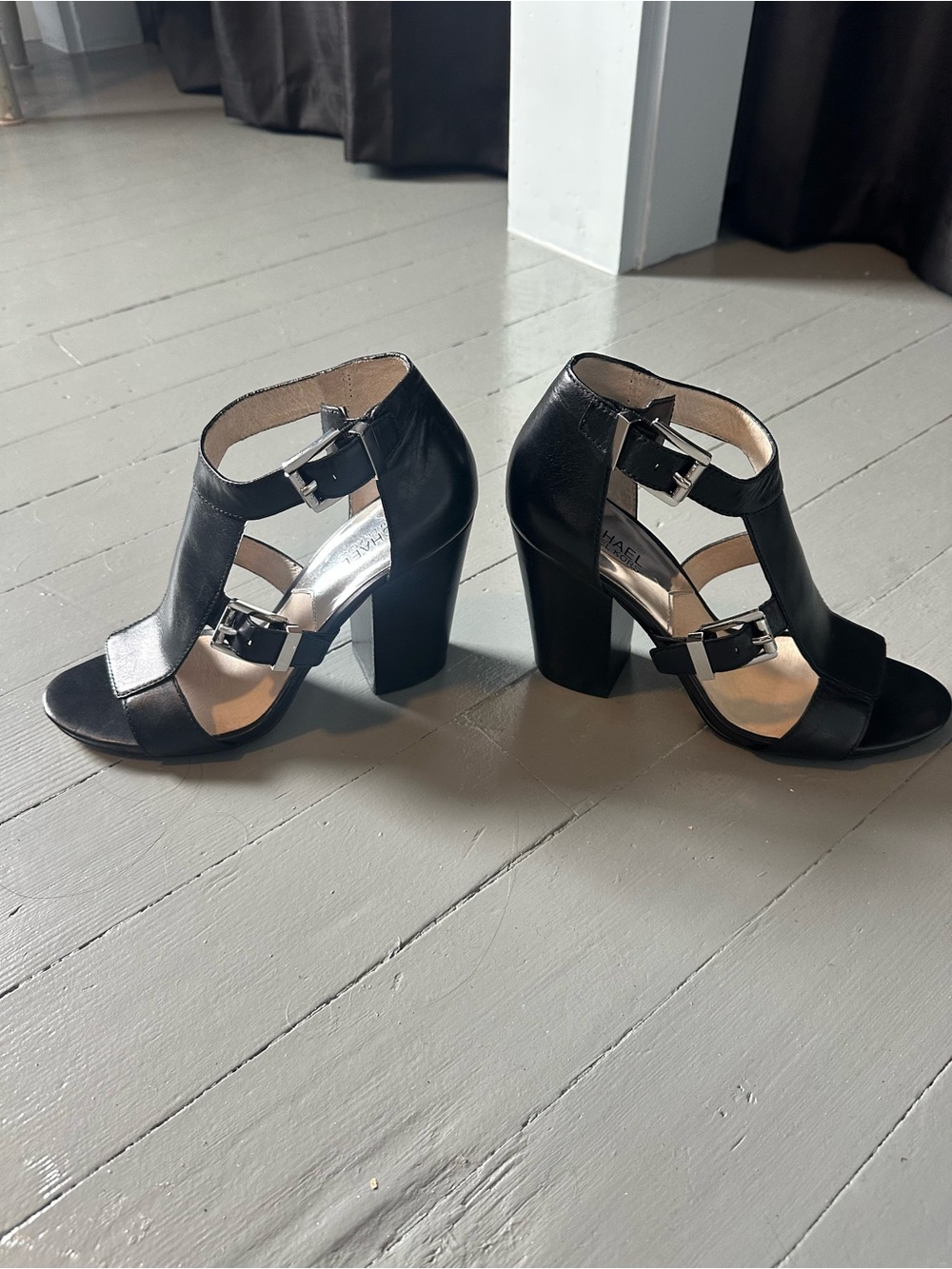 Michael Kors Black Leather T-Strap Block Heel Sandals Size 9